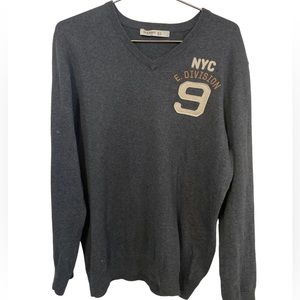 Vintage Gray NEW YORK #9 NYC E. Division Appliqué V-Neck Men’s L Sweater